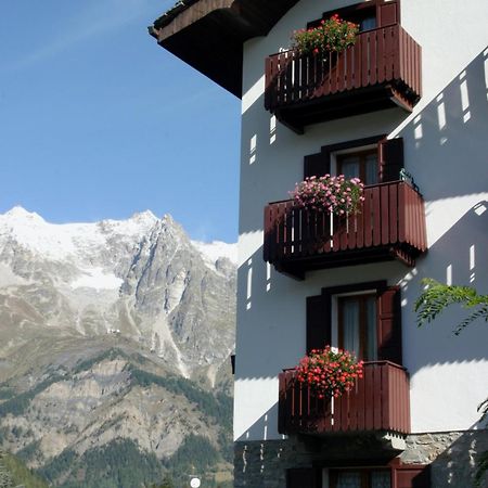 Hotel Berthod Courmayeur Exterior photo